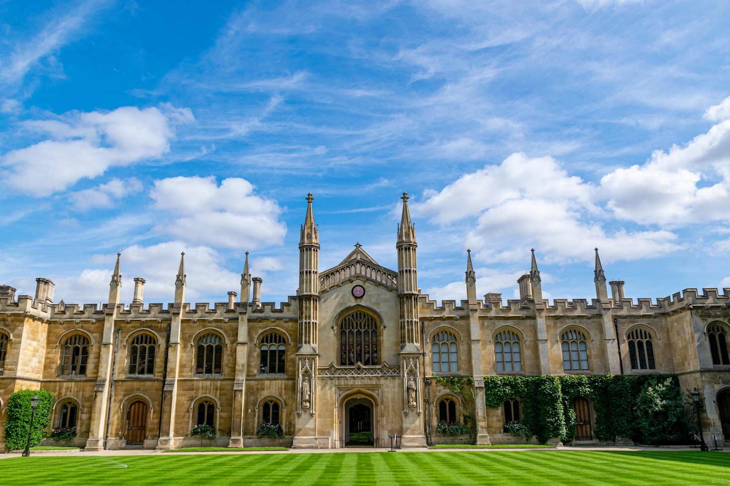 Essential Tips for International Students Choosing UK Universities